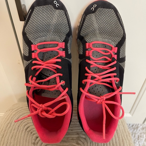 On cloud size 7 grey black and pink excellent condition - Picture 2 of 6